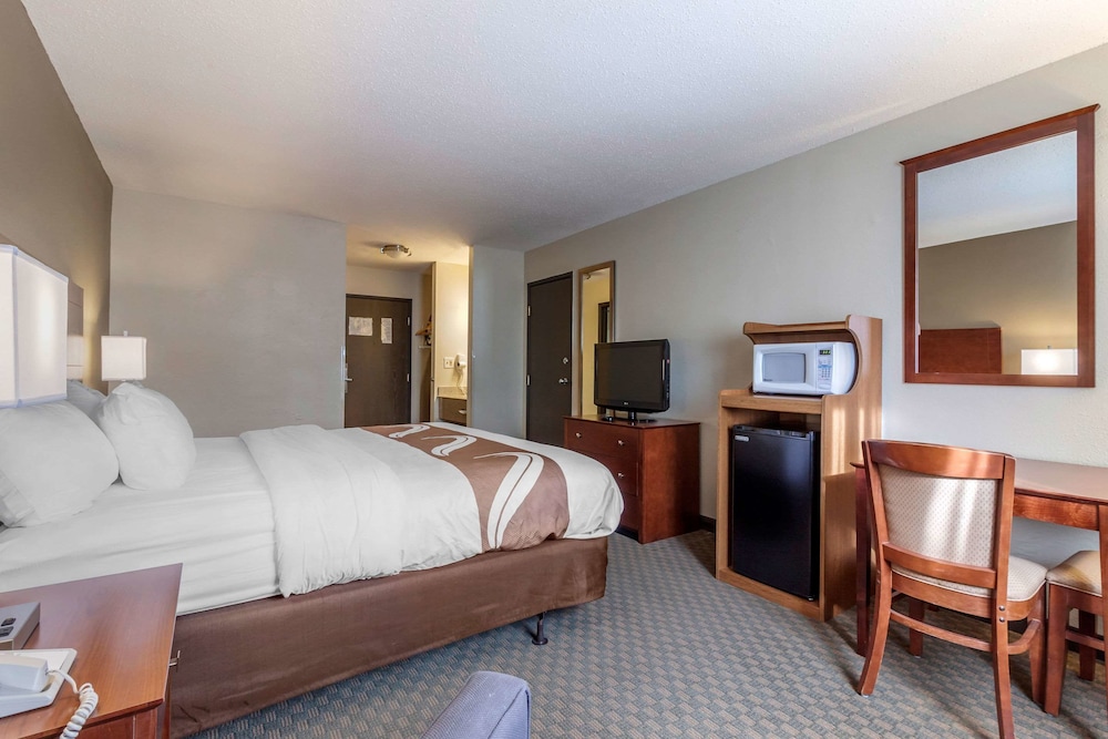 Standard Room, 1 King Bed, Non Smoking - Photo 3