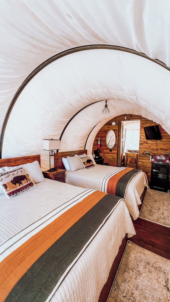 Standard Cabin, 2 Queen Beds, Patio, Mountain View photo 1
