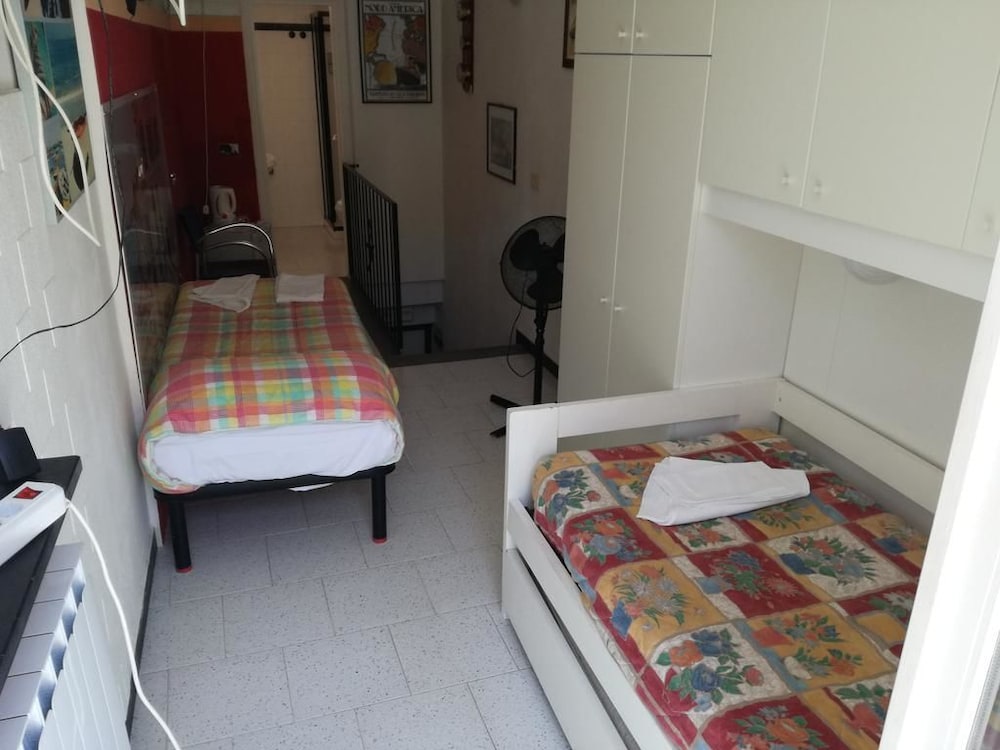 Double Room, 2 Twin Beds (external private bathroom) - Photo 1