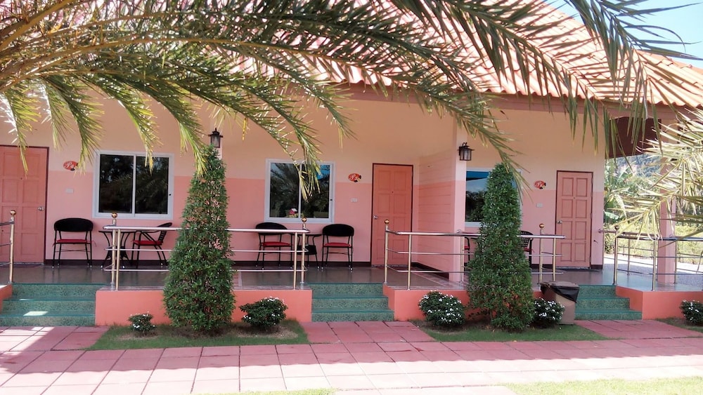 Deluxe Twin Room With Pool View photo 2