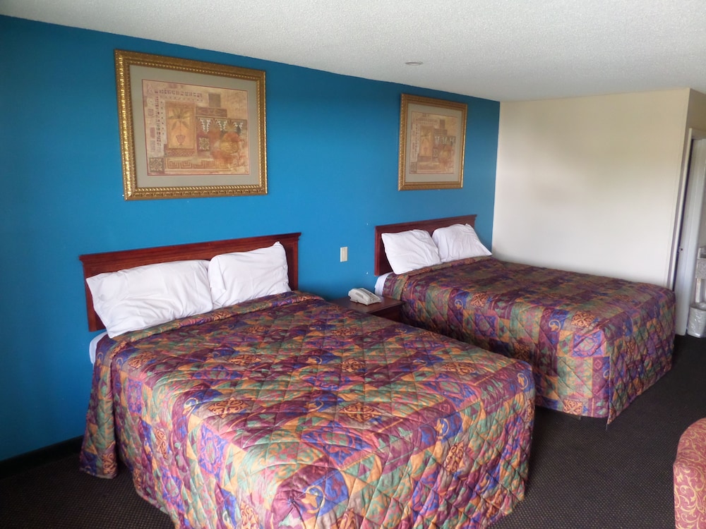 Classic Room, 2 Queen Beds, Non Smoking photo 2