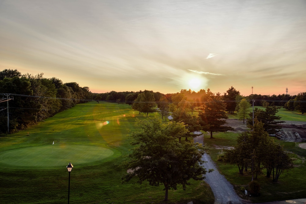 Junior Suite, 1 Queen Bed, Accessible, Golf View, photo 6