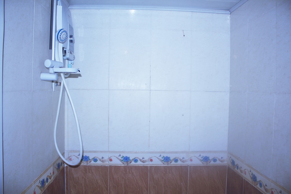 Standard Twin Room (With Fan) photo 2