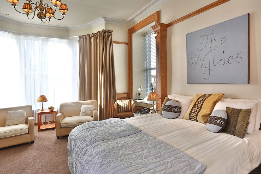 Executive Room, Multiple Beds, Non Smoking - Photo 4