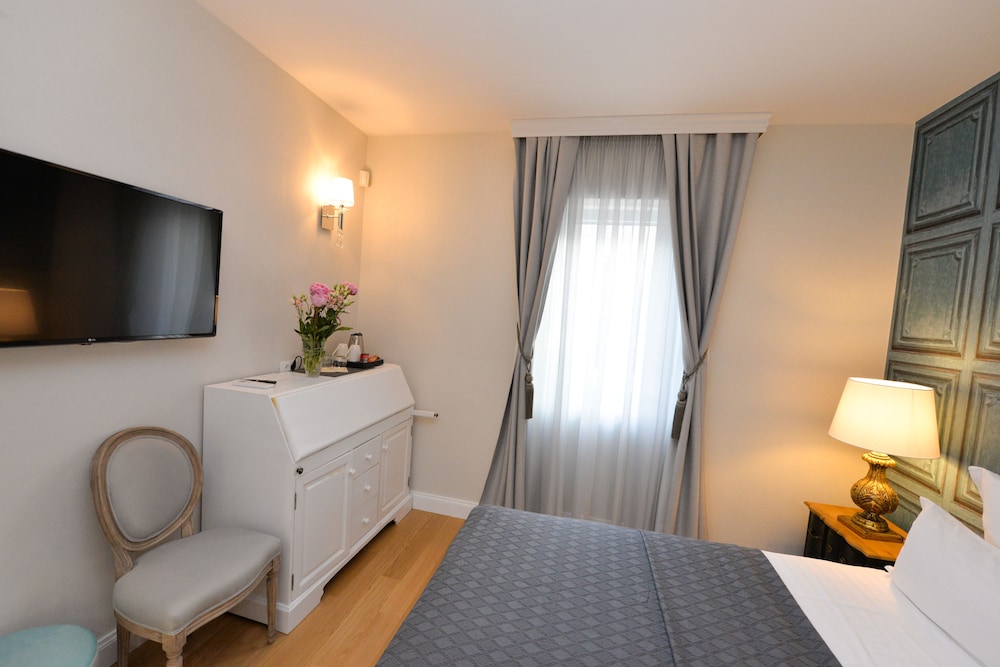 Double Room - Photo 8