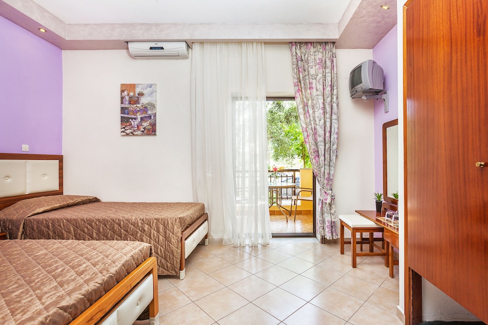 Standard Triple Room, Garden View photo 1