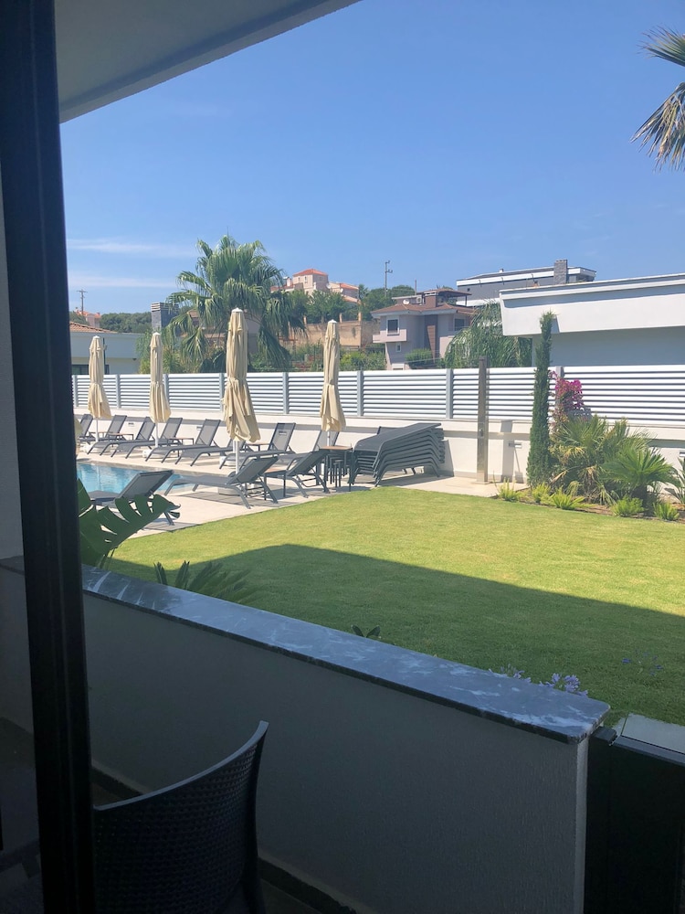 Deluxe Double Room, 1 Queen Bed, Garden View - Photo 3