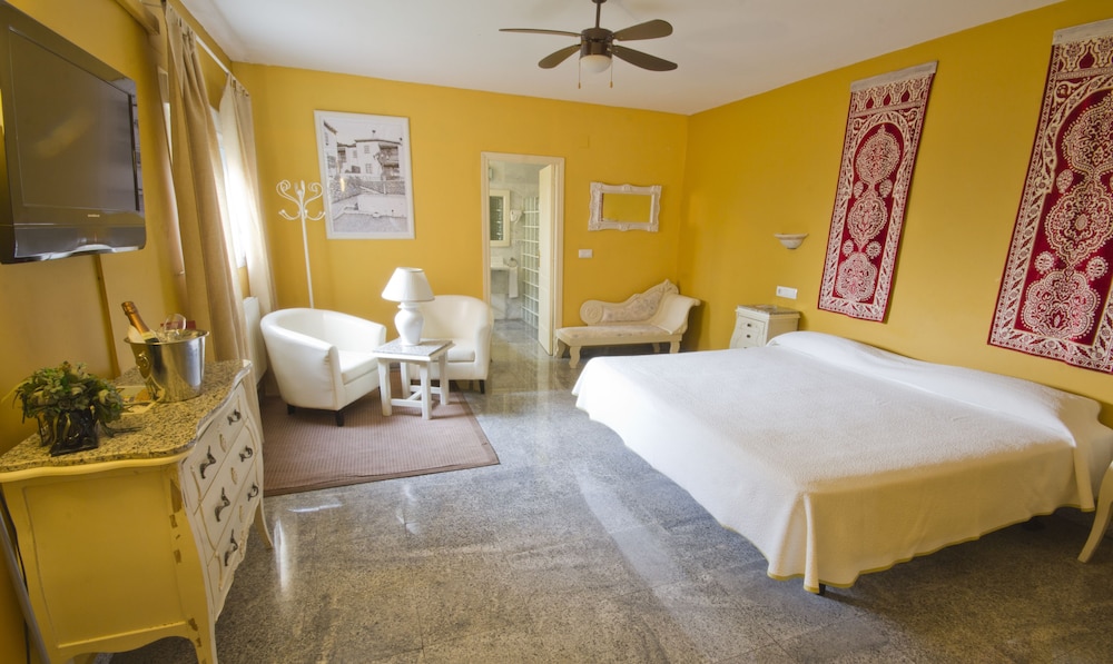 Suite, Jetted Tub