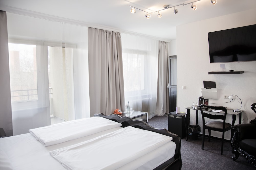 Comfort Double Room, Balcony - Photo 9