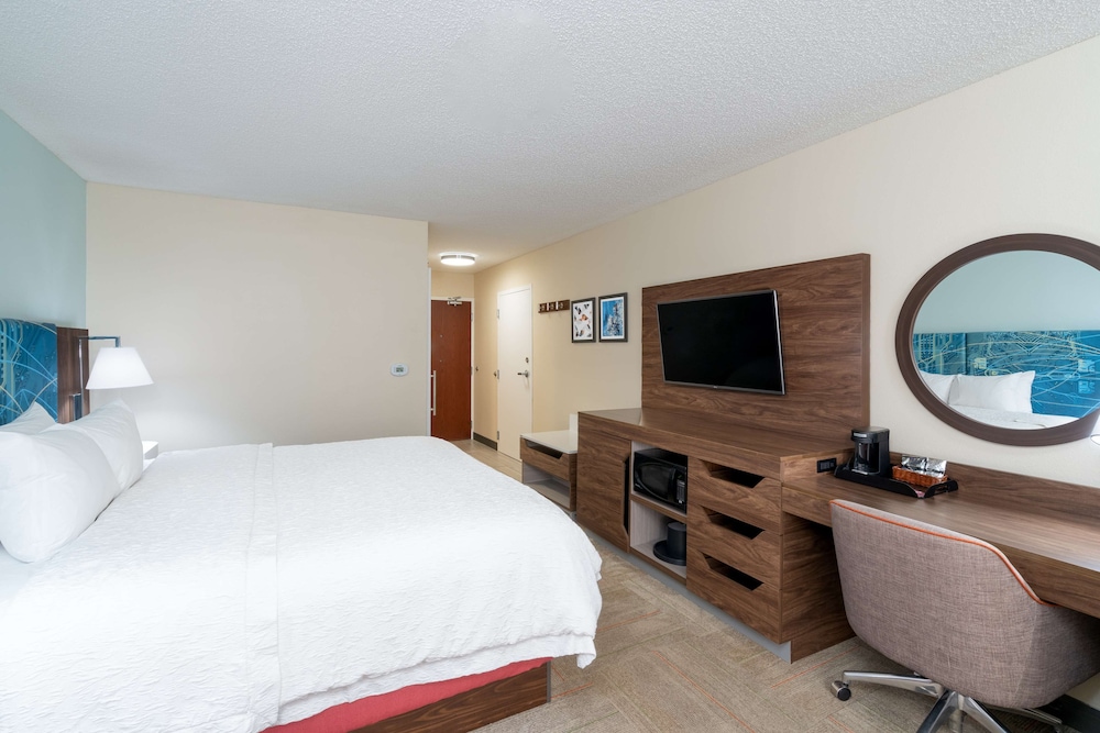 Suite, 1 King Bed, Accessible, Non Smoking - Photo 1