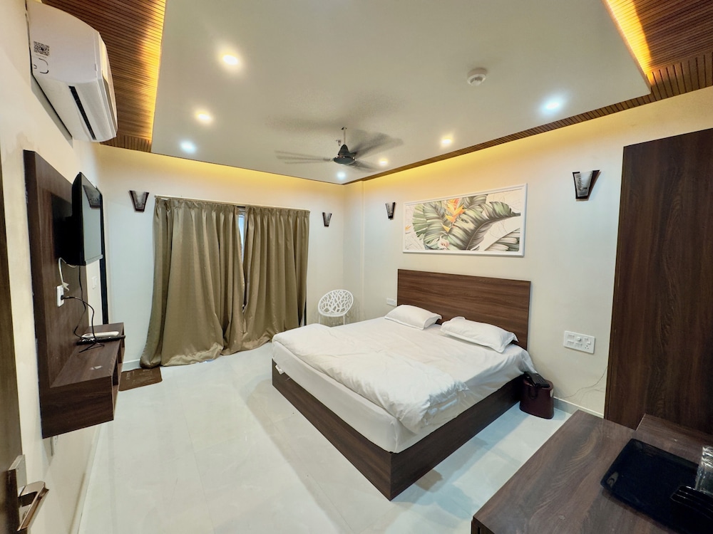 Deluxe Double Room, City View