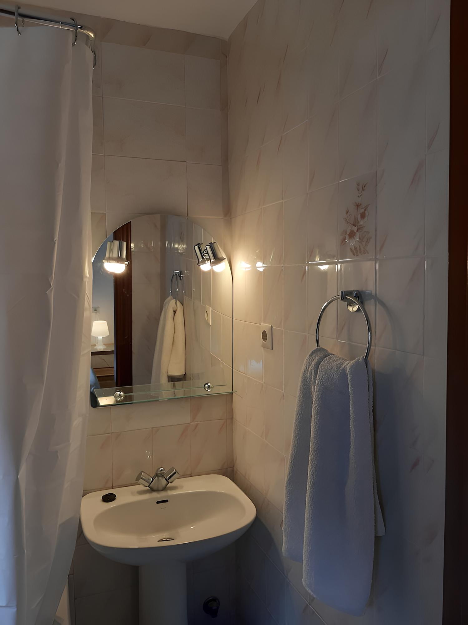 Twin Room (2)