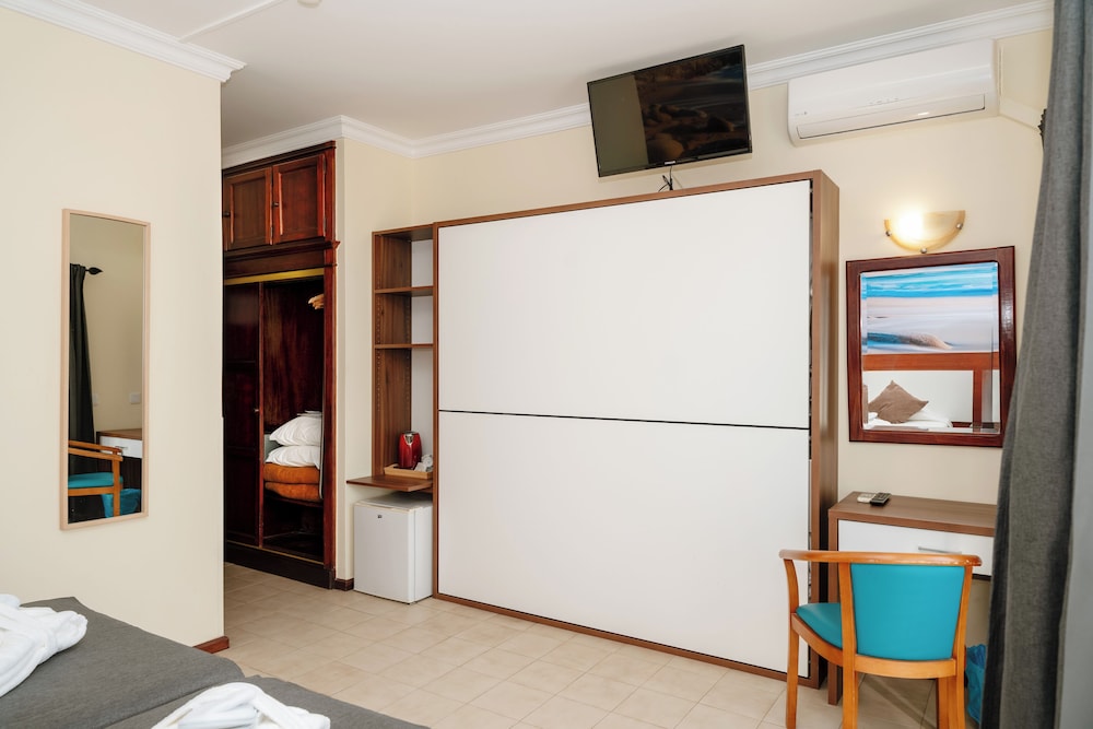 Superior Quadruple Room - Photo 7