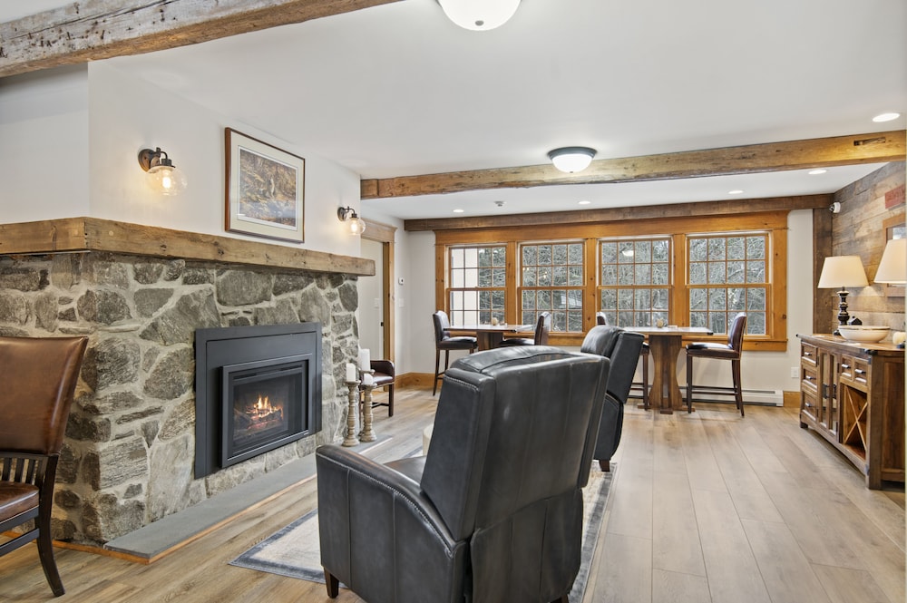 Family Room - Photo 10