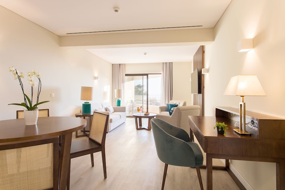 Premium Suite, 2 Bedrooms, Pool View (Balcony) - Photo 2