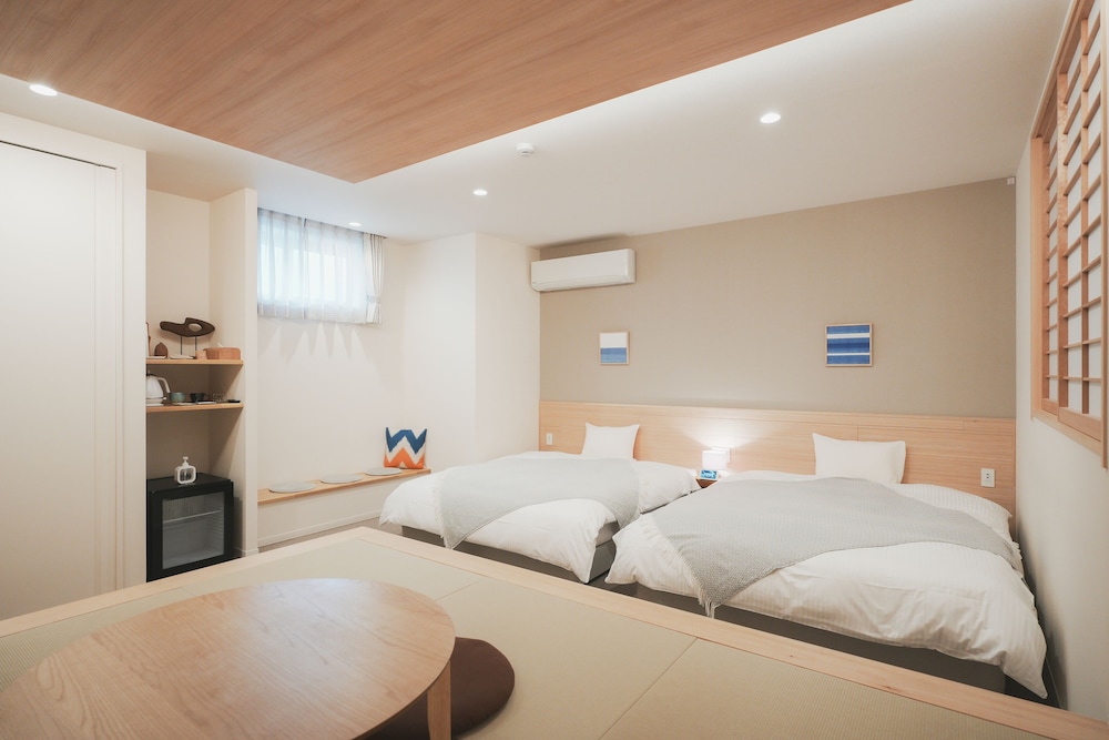 Traditional Twin Room thumbnail 6