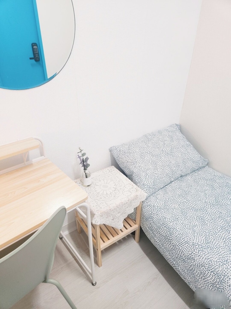 Deluxe Room, Women only, Non Smoking, Shared Bathroom(308)(Self check-In Hotel,Please contact HOTEL)