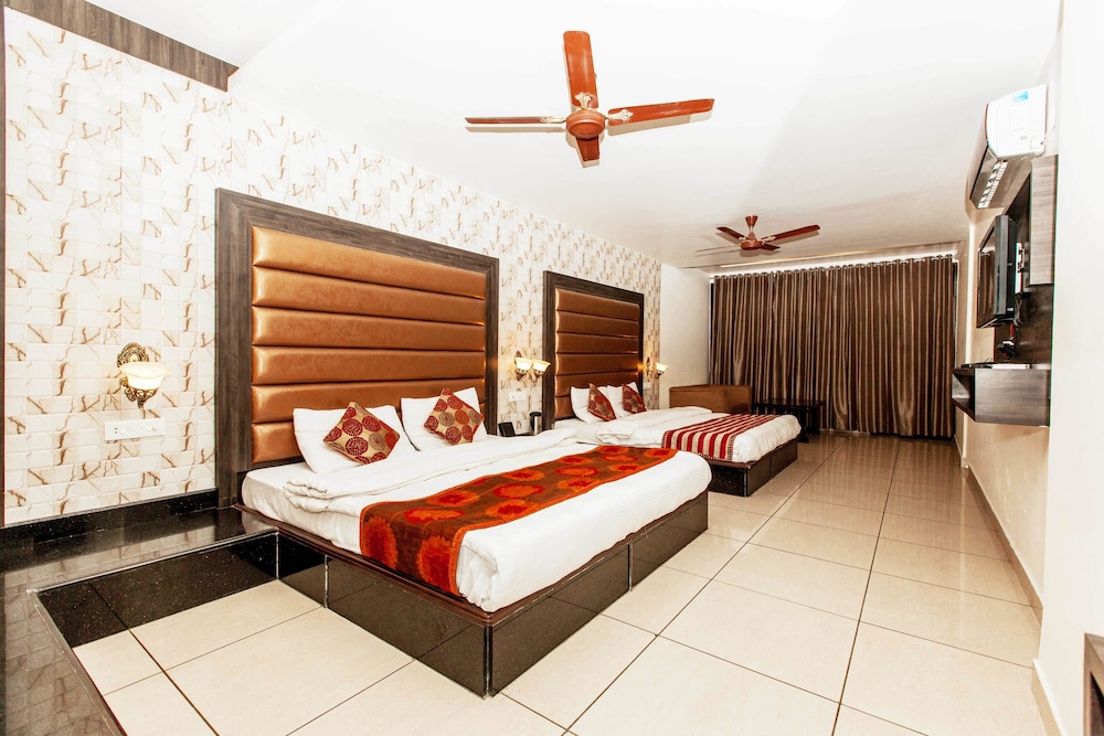 Family Room, 2 Bedrooms