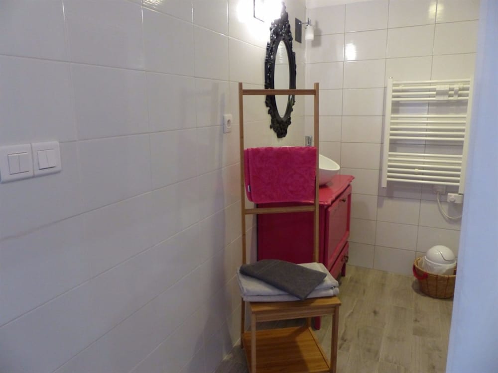 Deluxe Double Room, Ensuite, Courtyard View photo 3