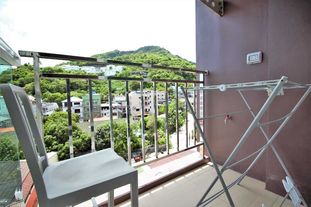 Superior Studio, 1 Queen Bed, Balcony, Mountain View photo 2