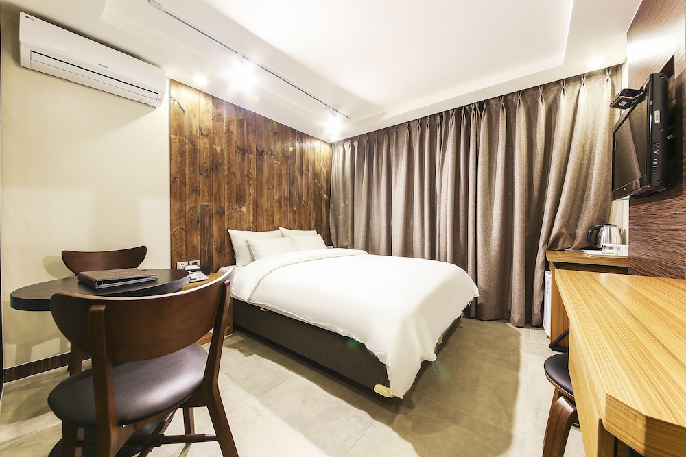 Standard Double Room, 1 Bedroom, Non Smoking - Photo 4