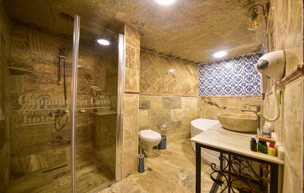 Senior Suite, Jetted Tub - Photo 11