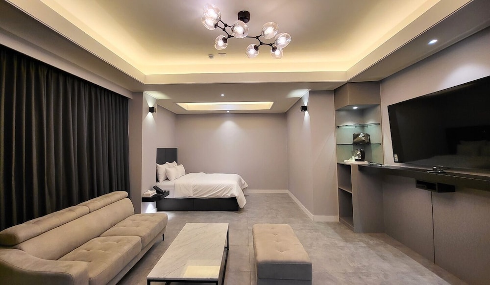 Luxury Suite Room