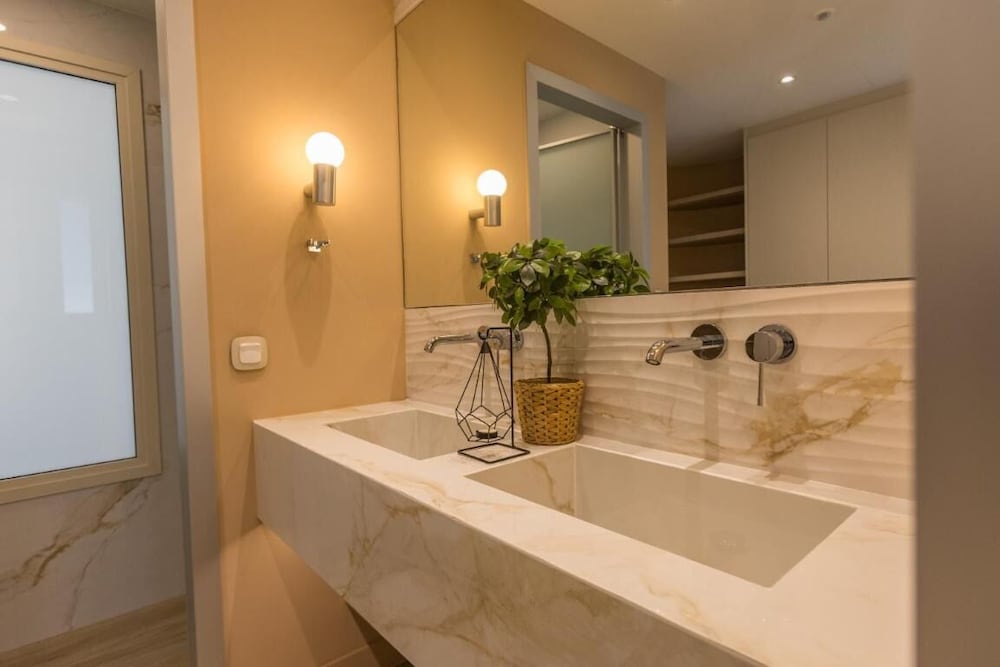 Deluxe Apartment, Balcony, City View