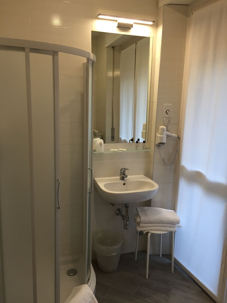 Standard Double or Twin Room photo 2