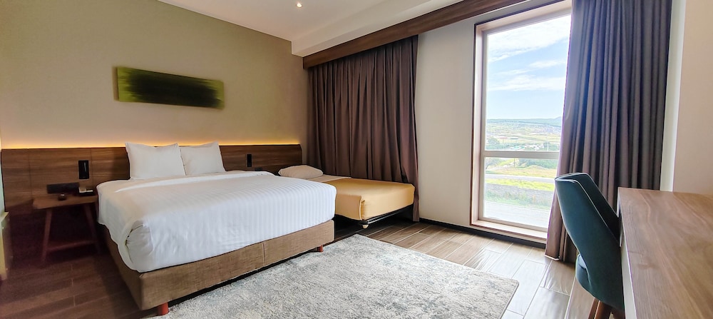 Deluxe Room, Multiple Beds, Non Smoking