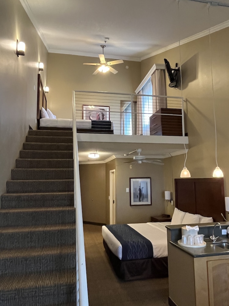 Suite, Multiple Beds, Non Smoking - Photo 1