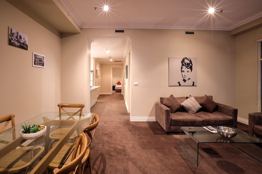 Two Bedroom One Bathroom Executive Apartment thumbnail 5
