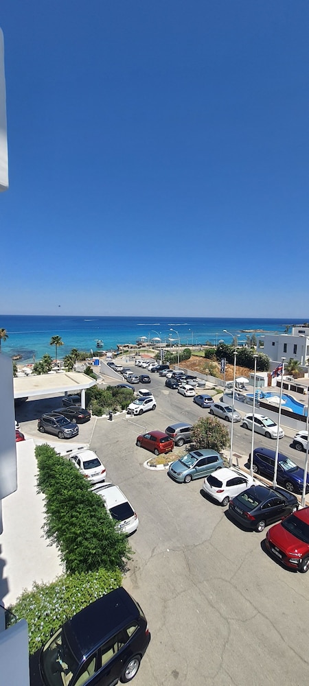 Comfort Double or Twin Room, 1 Bedroom, Balcony, Partial Sea View photo 3