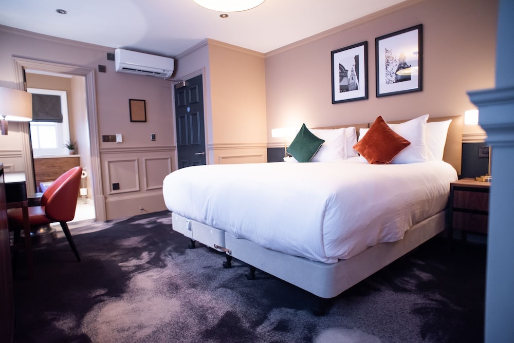 Classic Double Room, 1 King Bed photo 3