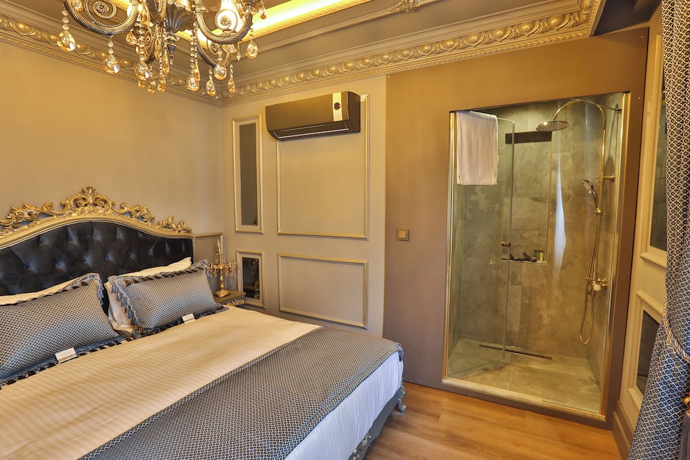 Luxury Suite photo 2