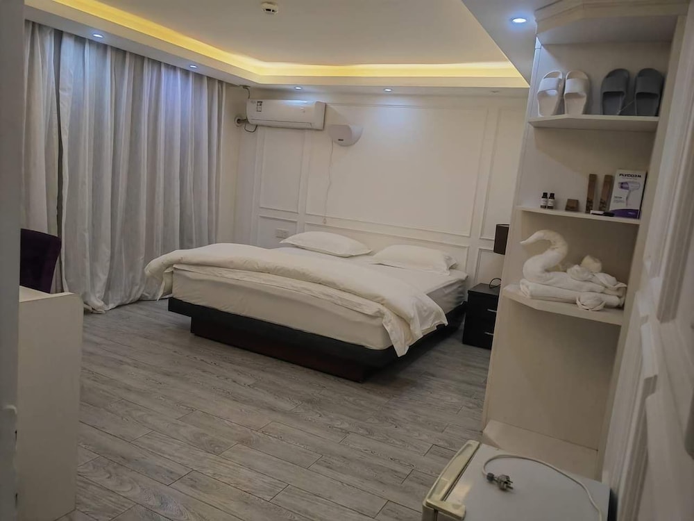 Business Double Room, Partial Ocean View