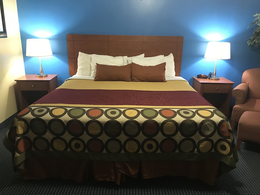 Deluxe Room, 1 King Bed photo 1