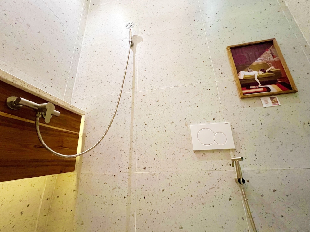 Private Double Bedroom - Photo 9