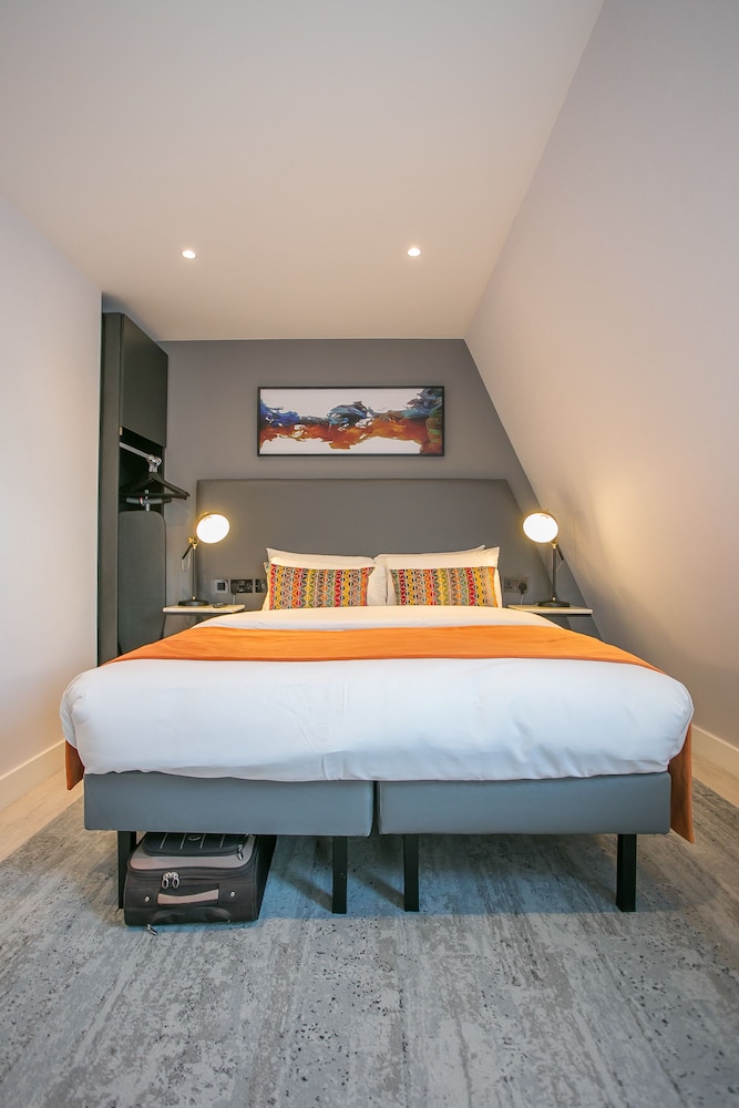 Comfort Studio, 1 King Bed, Kitchenette, City View photo 2