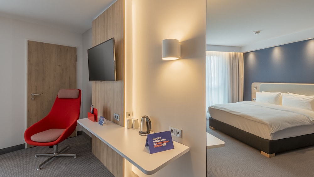 Standard Room, 1 Queen Bed - Photo 3