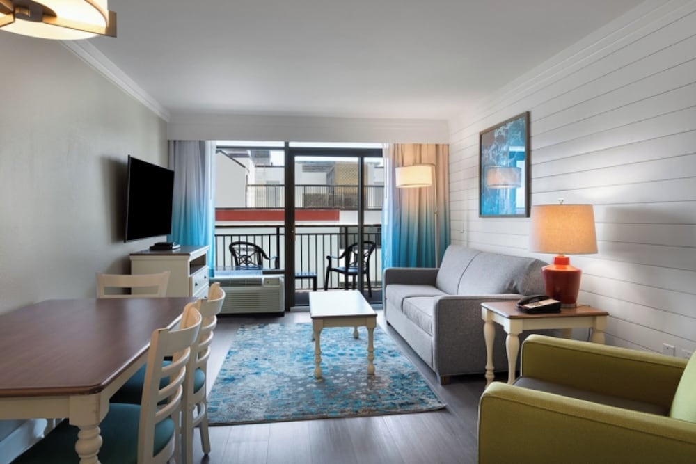 Oceanfront King Suite Restricted View - Photo 4