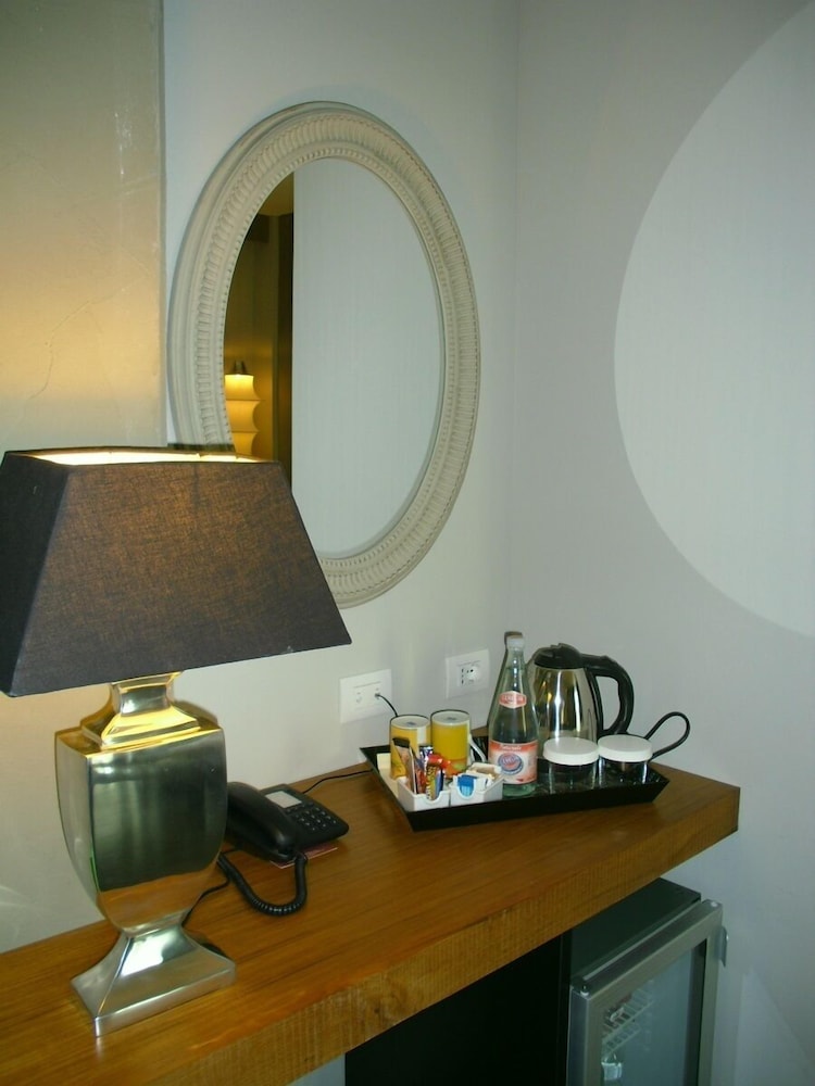 Deluxe Room, 1 King Bed - Photo 1