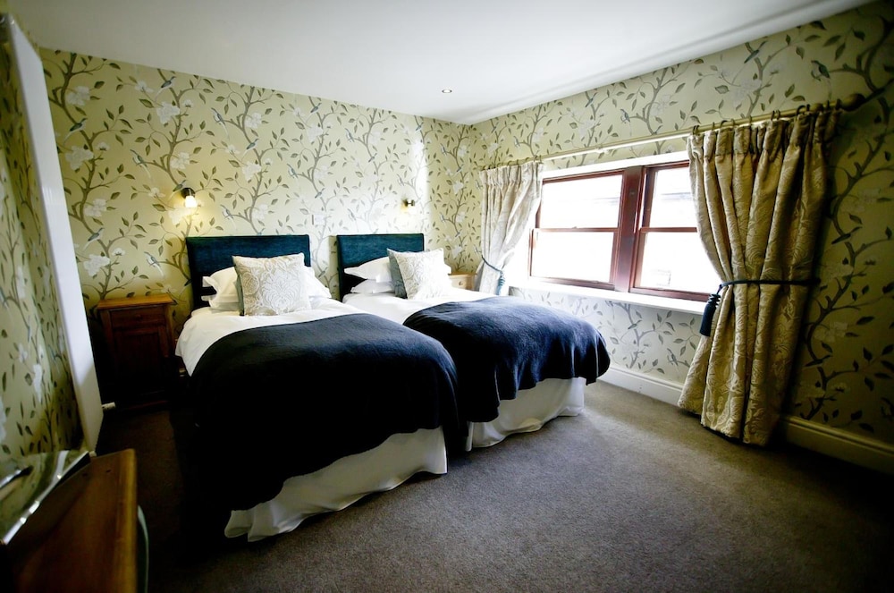 Twin Room, Ensuite, photo 7