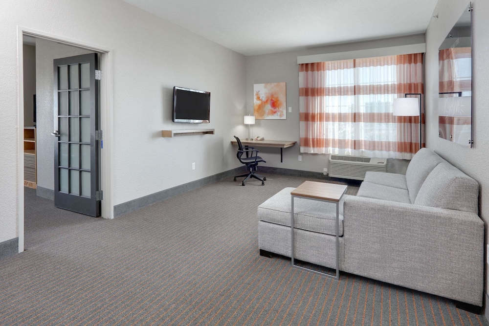 Family Suite, 1 King Bed with Sofa bed, Non Smoking (Deluxe) - Photo 2