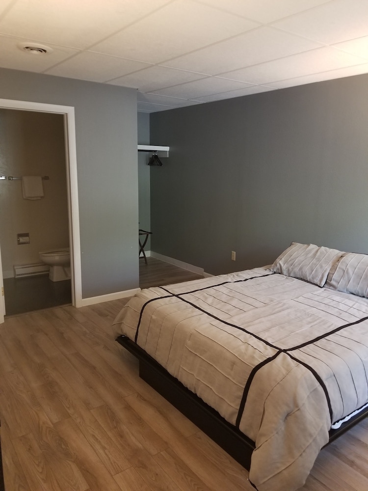 Standard Room, 1 King Bed, Non Smoking (One King Bed)