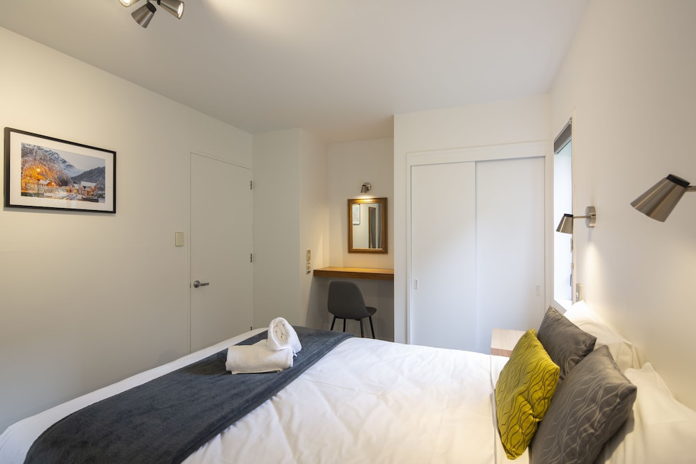 One Bedroom Apartment with Private Balcony photo 3