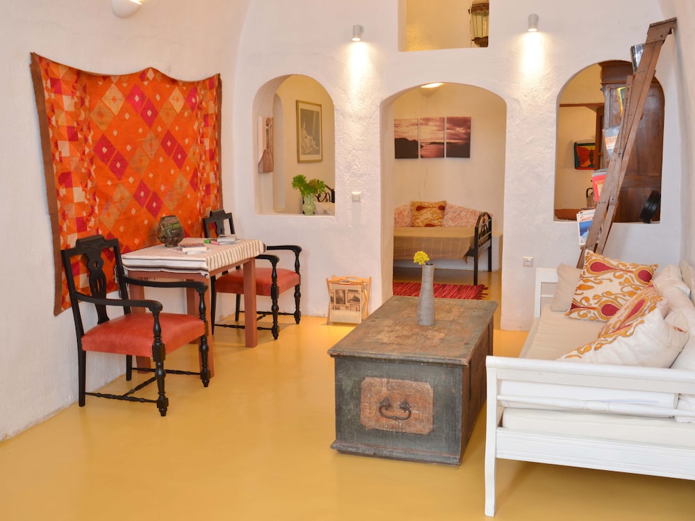 Apartment (Cave)
