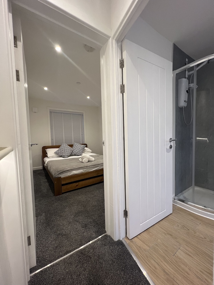 Little Townhouse sleeps 2 *Parking Available* photo 1
