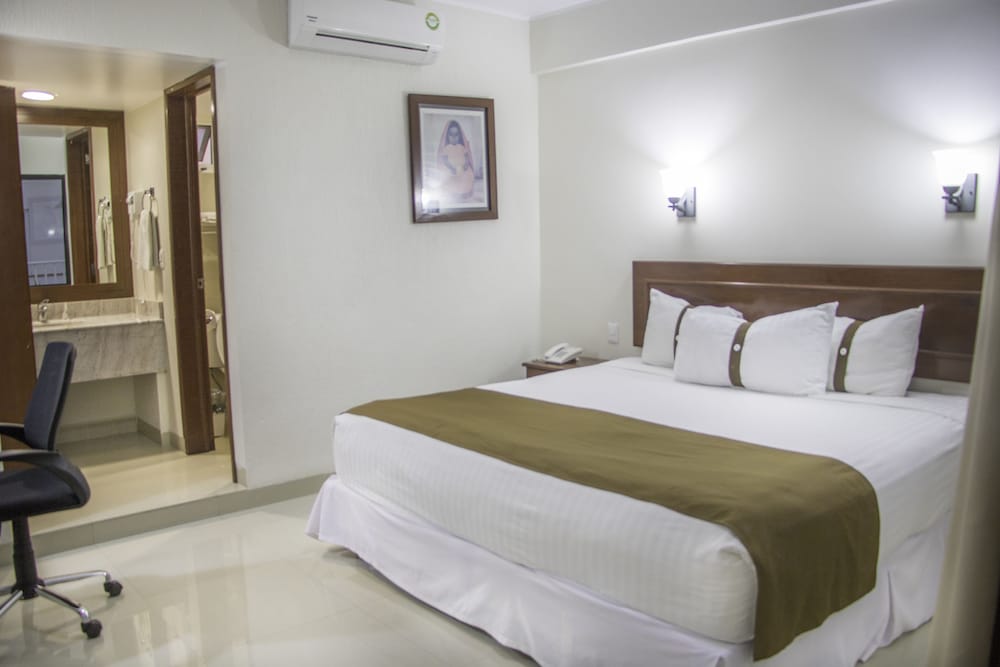 Deluxe Room, 1 King Bed, Garden View photo 1