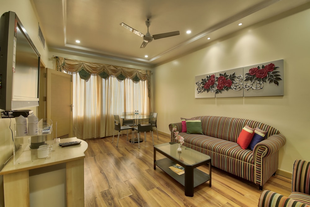 Suite - Photo 3